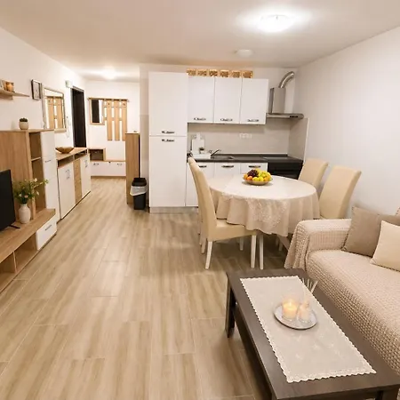 Apartment Deluxe *